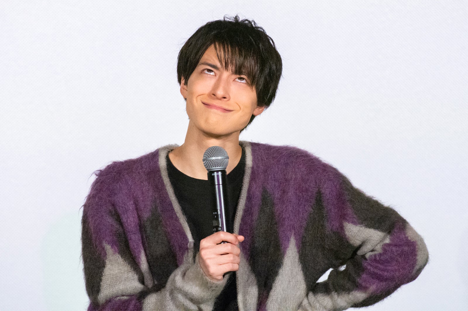 変顔をしてみせる高杉真宙（写真提供：所属事務所）