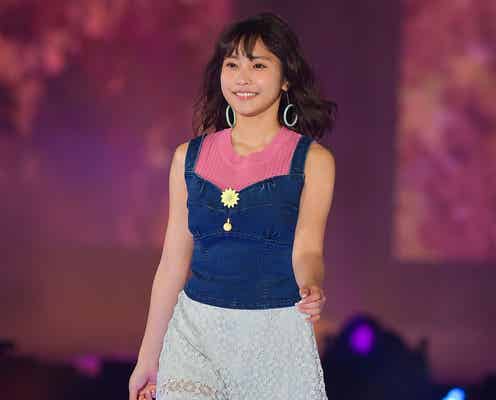 佐野ひなこ、美脚全開で視線集中 レースショーパンでガーリーに<GirlsAward 2017 S/S>
