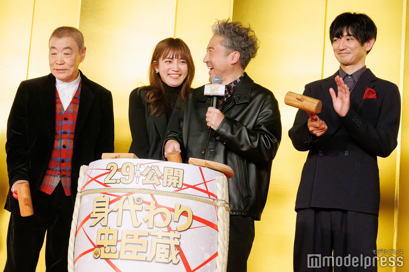 （左から）柄本明、川口春奈、ムロツヨシ、永山瑛太（C）モデルプレス