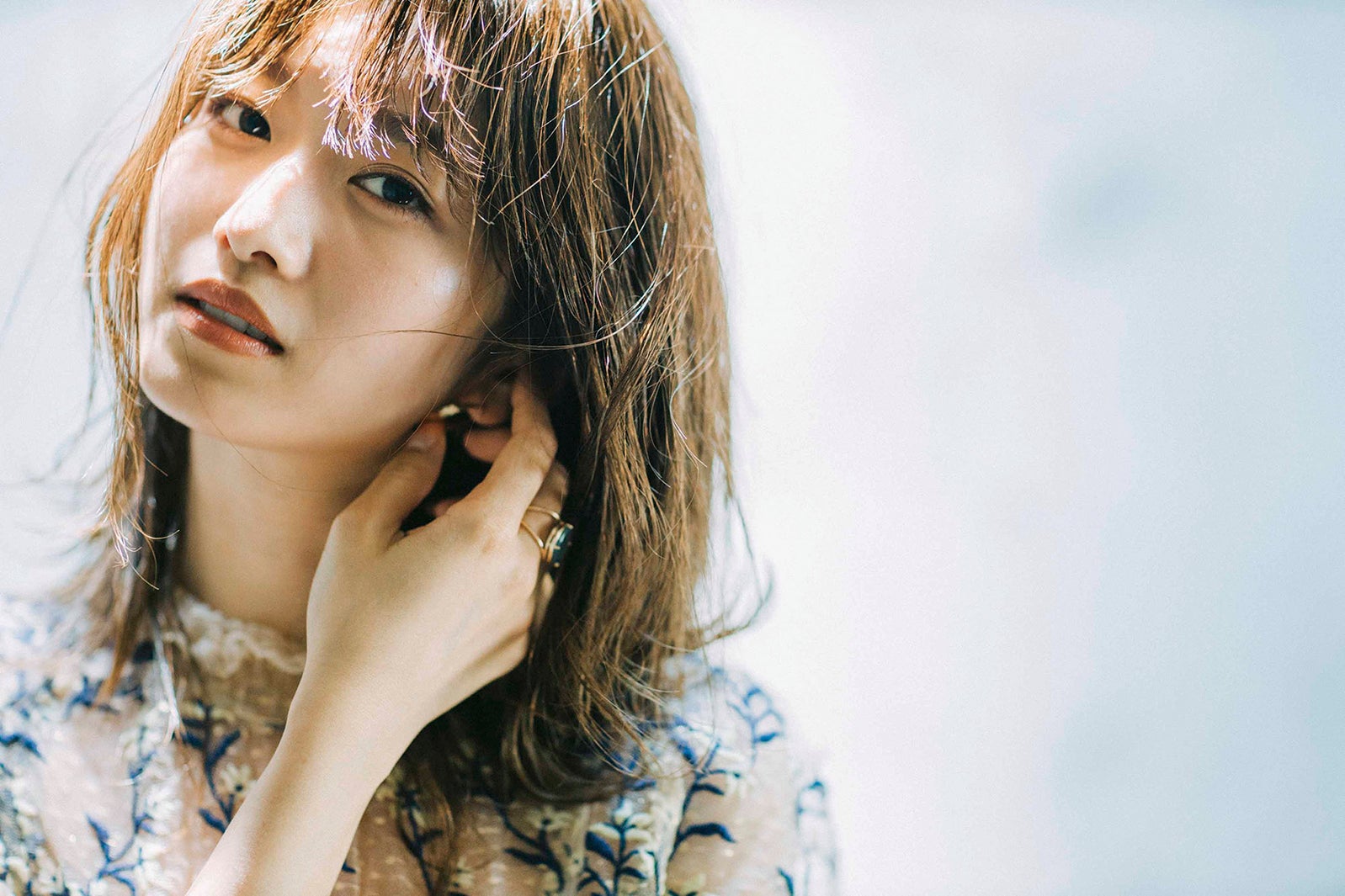 小室安未をもっと知るための「19 の質問」など4ページで特集 撮影／藤原 宏（画像提供：小学館）