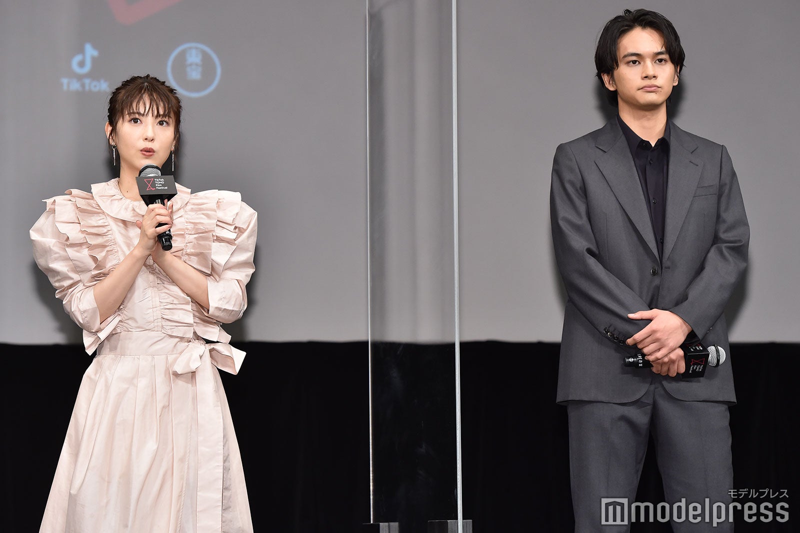 浜辺美波、北村匠海 （C）モデルプレス