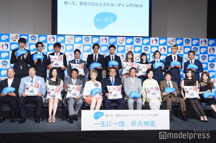 (前列左から)平松政次、小橋建太、島谷ひとみ、山本譲二、瀬川瑛子、大口善徳厚生労働省副大臣、杉良太郎、伍代夏子、田辺靖雄、梅澤美波、樋口日奈(後列左から)中山優貴、シュネル、岩本輝雄、清水宏保、橘ケンチ、MAKIDAI、加藤玲奈、武藤十夢、千葉涼平、橘慶太、緒方龍一(C)モデルプレス