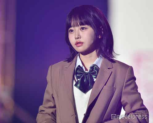 「花束オオカミ」で話題の韓国人インフルエンサー・ちせ、ブレザー姿が新鮮 笑顔でランウェイウォーク<TGC teen 2023 Summer>