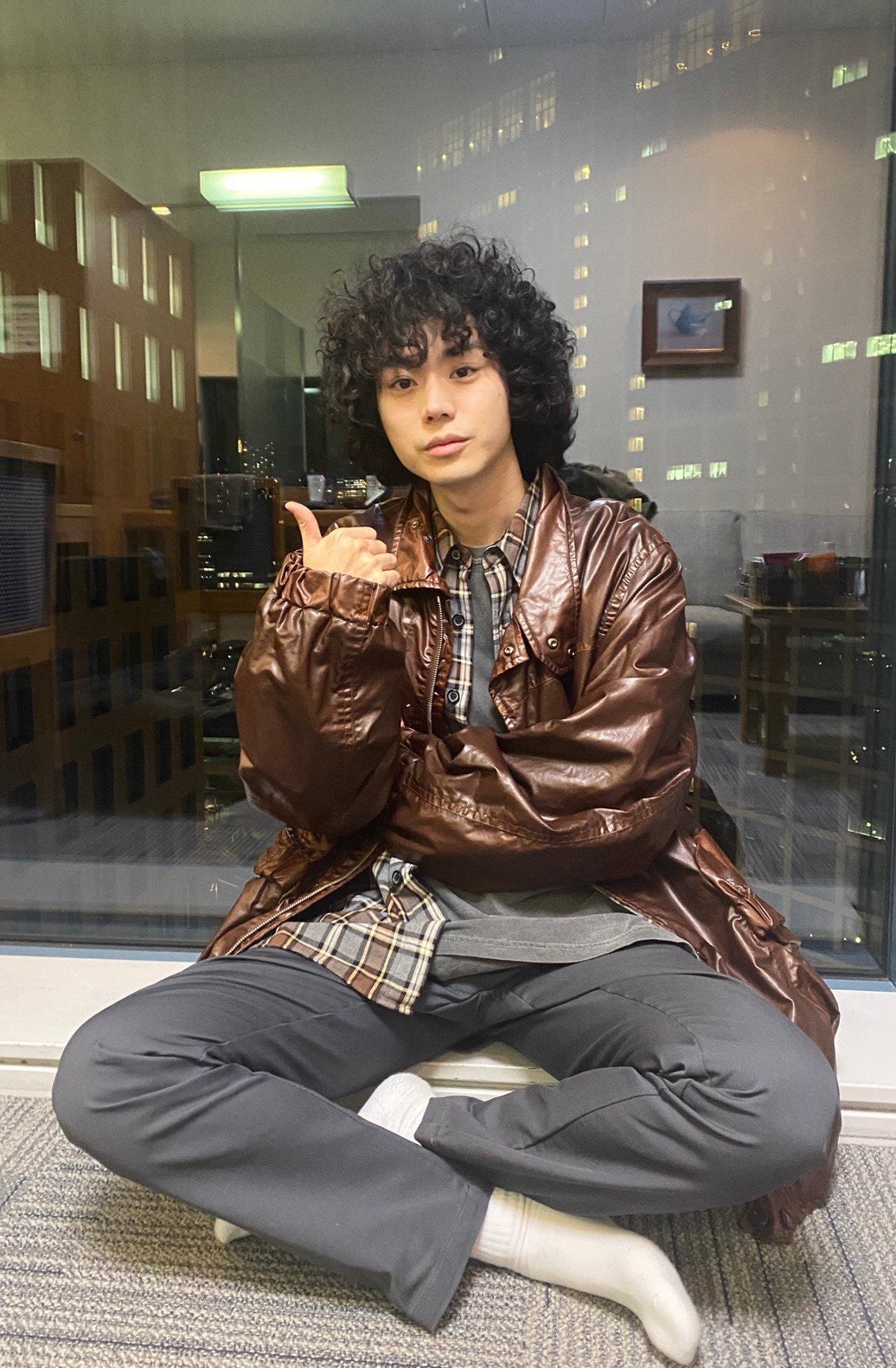 菅田将暉「良いお年を」仕事納めショットに「年の瀬までイケメン」「お疲れ様」メッセージ殺到