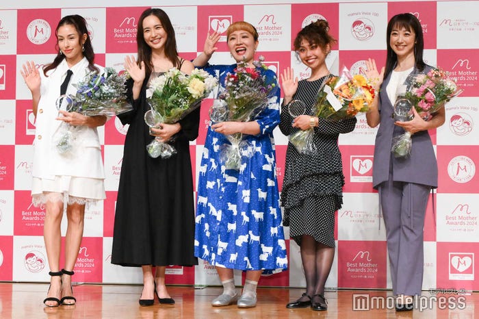 (左から)BENI、優木まおみ、丸山桂里奈、peco、川田裕美(C)モデルプレス