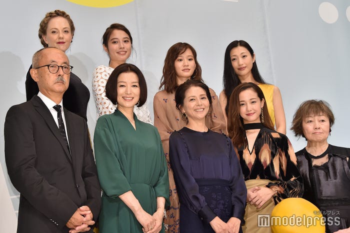 (前列左から)生野慈朗監督、鈴木京香、小泉今日子、沢尻エリカ、筒井ともみ(後列左から)シャーロット・ケイト・フォックス、広瀬アリス、前田敦子、壇蜜(C)モデルプレス