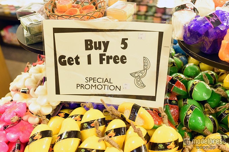 5つまとめ買いで1つおまけがついてくるフルーツ型石けん