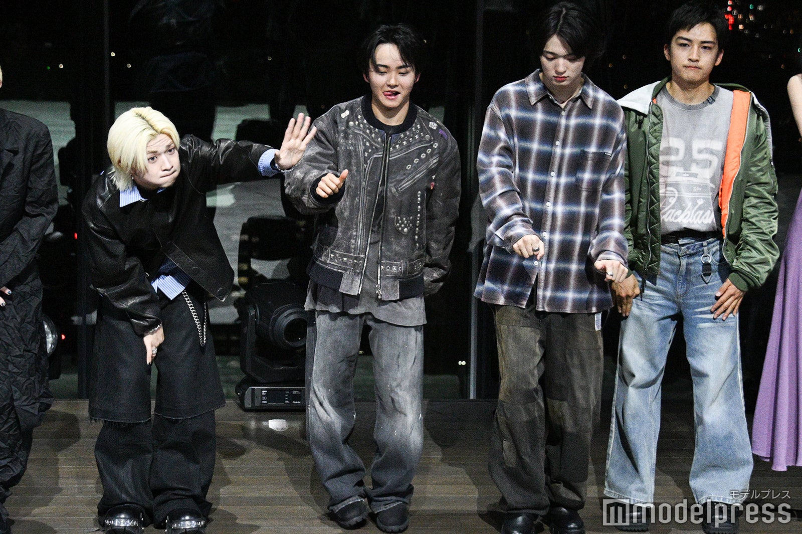 隅々の観客に手を振るedhiii boi、TAIKI、RUI、KANON（C）モデルプレス