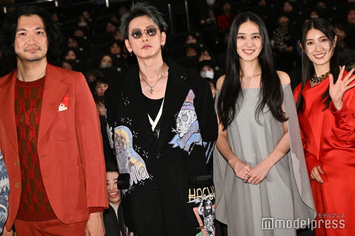 (左から)青木崇高、佐藤健、武井咲、土屋太鳳(C)モデルプレス