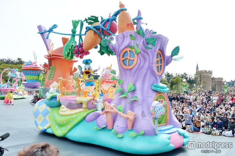 新パレード「ヒッピティ・ホッピティ・スプリングタイム」／ドナルド