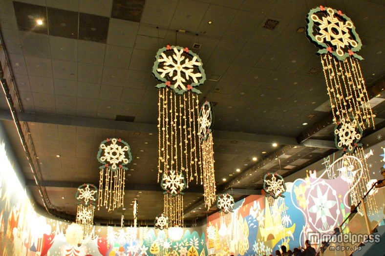 「イッツ・ア・スモールワールド“ベリーメリーホリデー”」（2013年の写真）