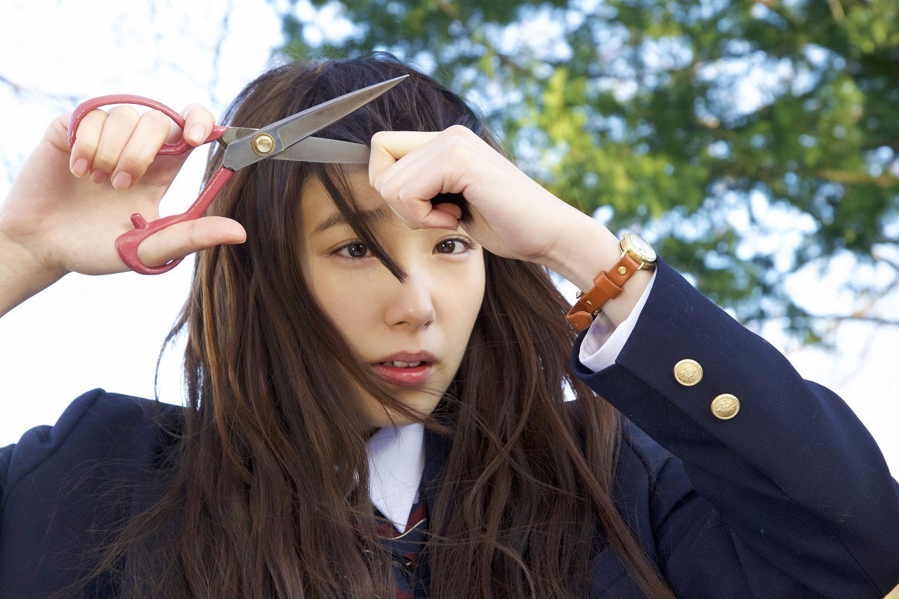 飯豊まりえ“決意の断髪”で変身　ビフォーアフター公開