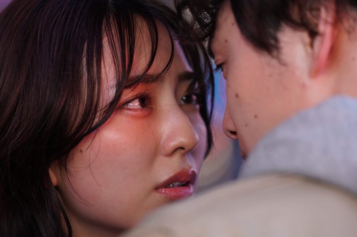 小島梨里杏、柾木玲弥「恋愛ドラマな恋がしたい in NEW YORK」第1話(C)AbemaTV, Inc.