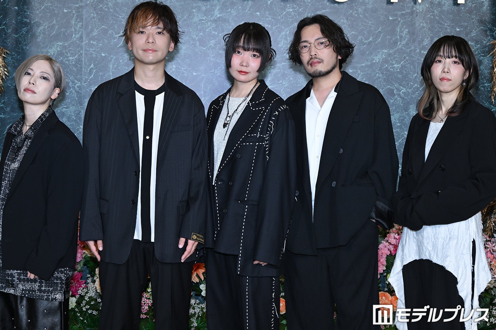 ロックバンド・ネクライトーキー、激しい動きで決めポーズ リクエストにも丁寧に対応【Mrs. GREEN APPLE presents「CEREMONY」】