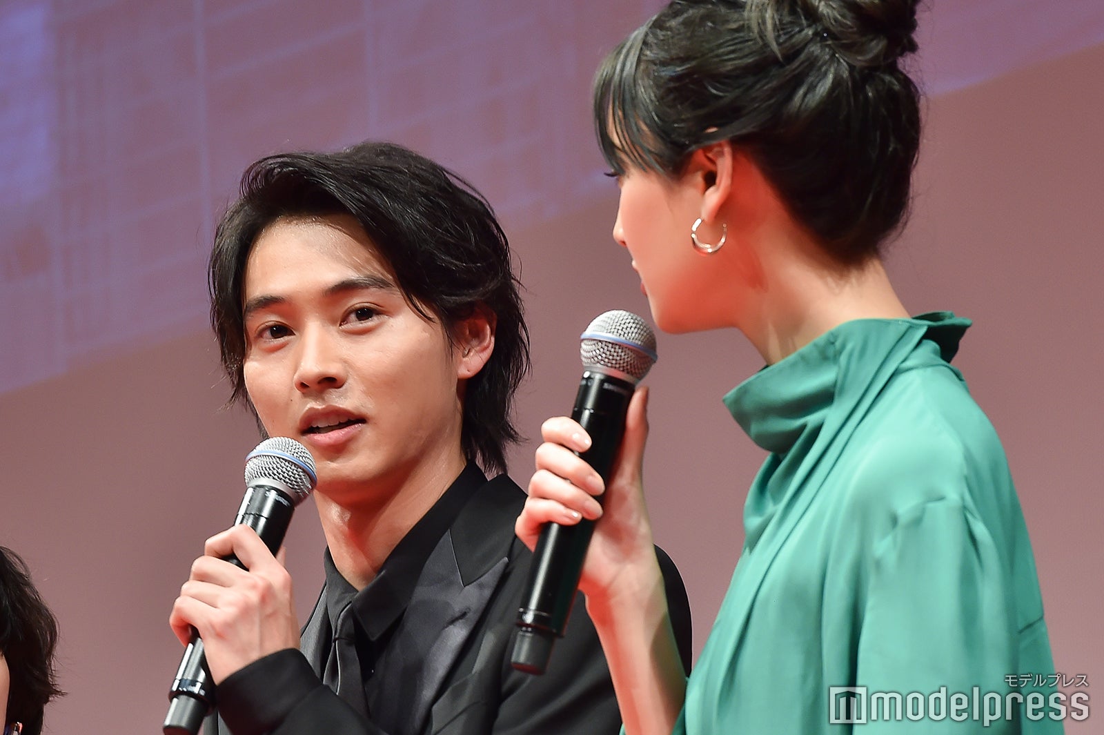 山崎賢人、菜々緒（C）モデルプレス