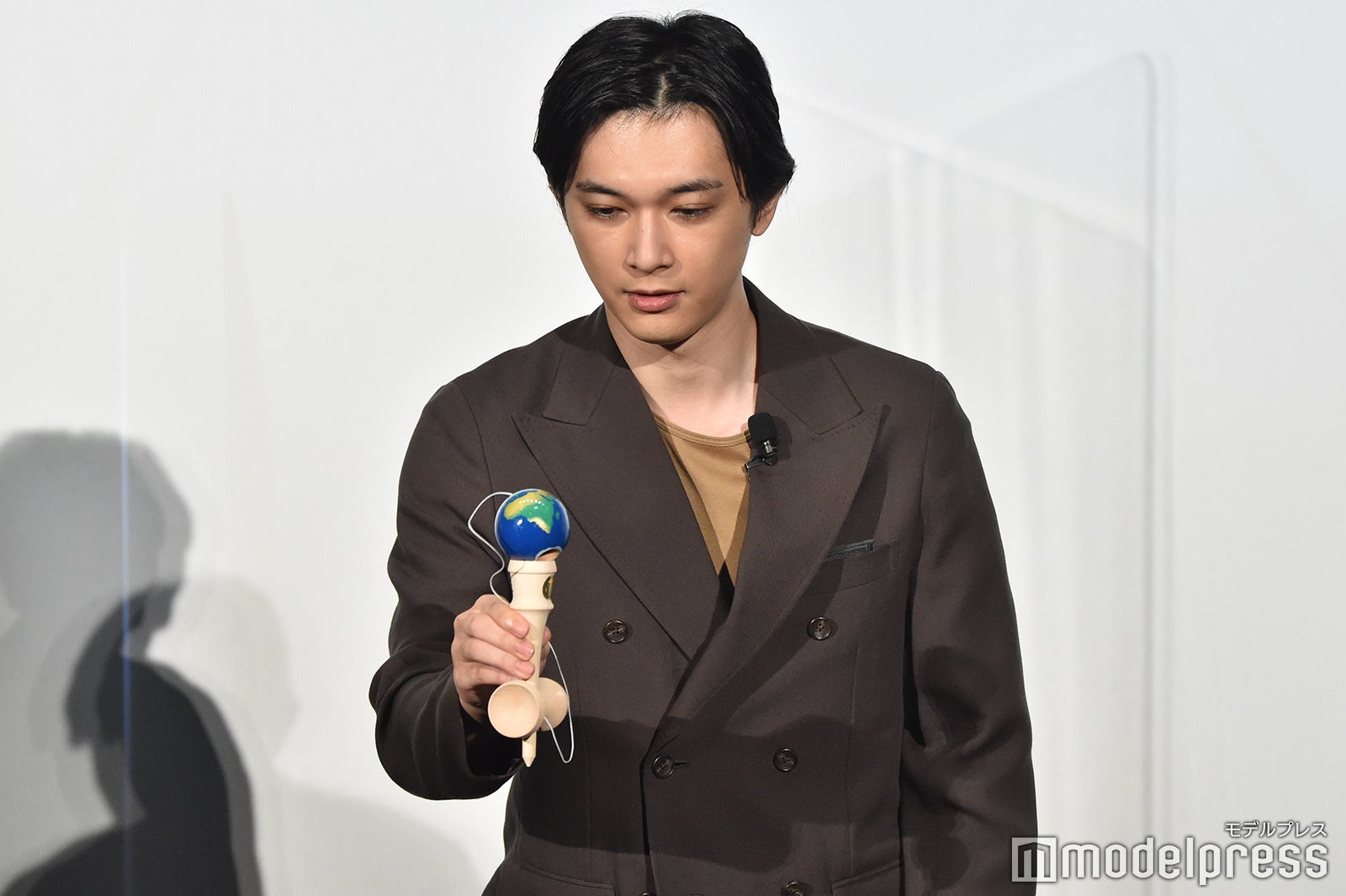 けん玉の才能をみせた吉沢亮（C）モデルプレス