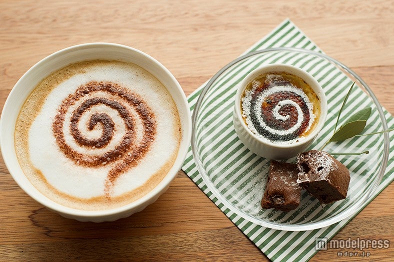 外はパリパリ、中はとろとろの「クレームブリュレセット」400円（ドリンク別）