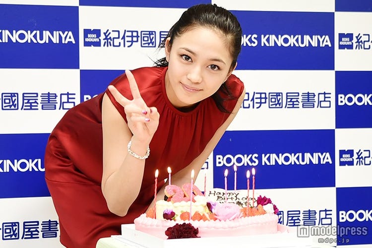 川口春奈 ハタチの抱負を語る 恋愛も大事 バースデーサプライズに感激 モデルプレス 川口春奈 ハタチの抱負を語る 恋愛も大事 バースデーサプライズに感激 モデルプレス