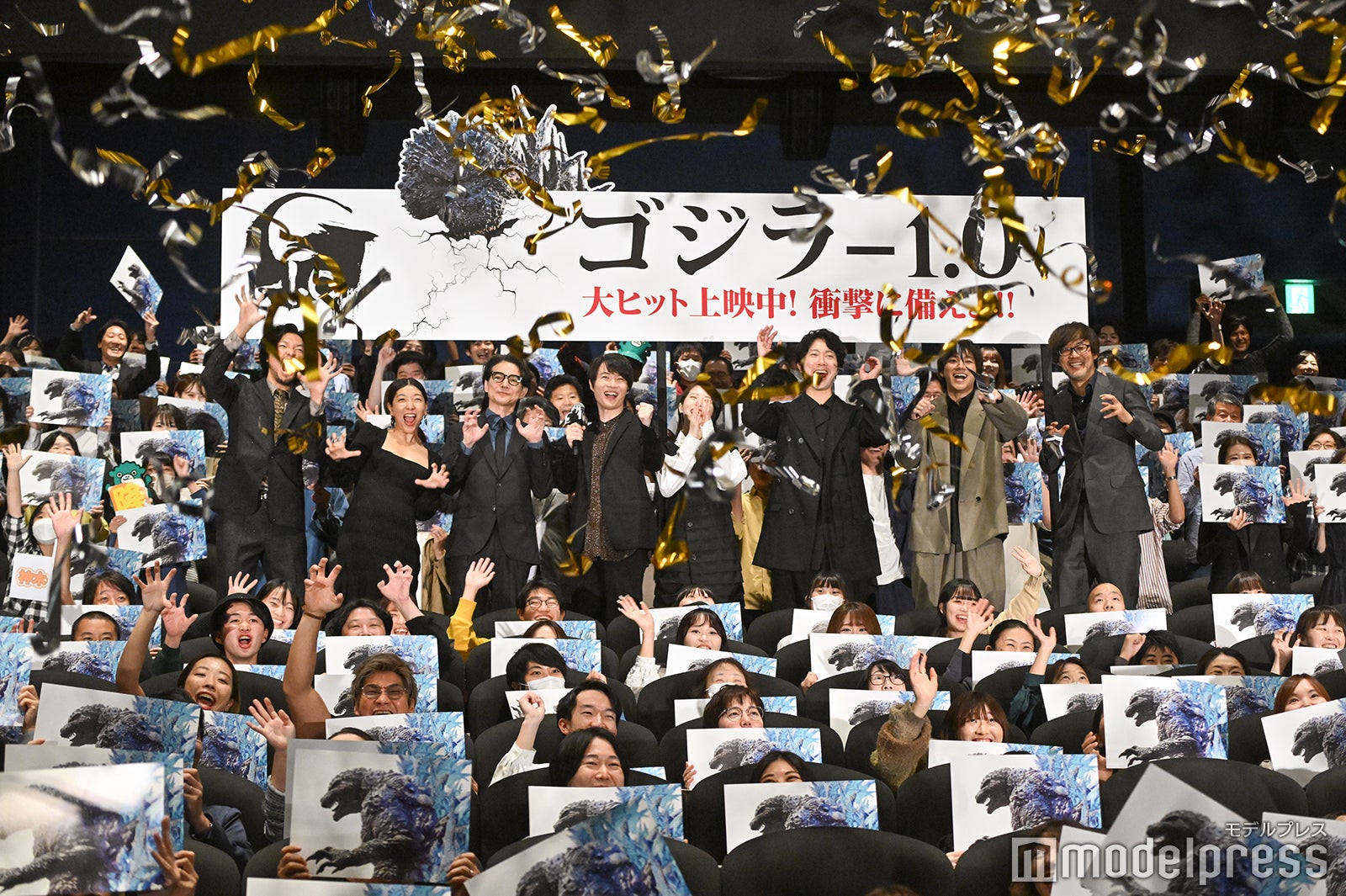 （左から）青木崇高、安藤サクラ、吉岡秀隆、神木隆之介、浜辺美波、佐々木蔵之介、山田裕貴、山崎貴監督（C）モデルプレス