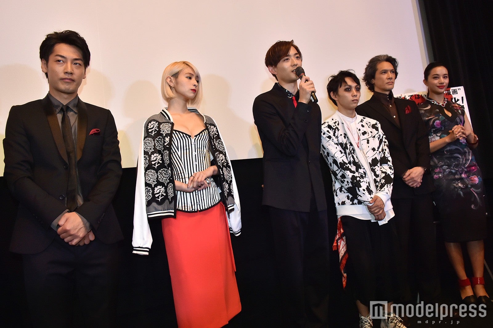 （左から）福士誠治、日南響子、竜星涼、須賀健太、加藤雅也、高橋メアリージュン（C）モデルプレス