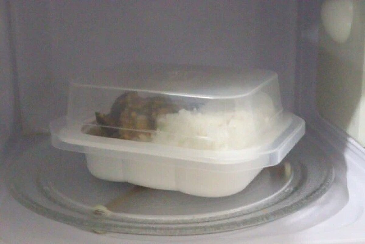 ダイソーのレンチンずぼラップはパックごはんのずぼら調理に便利