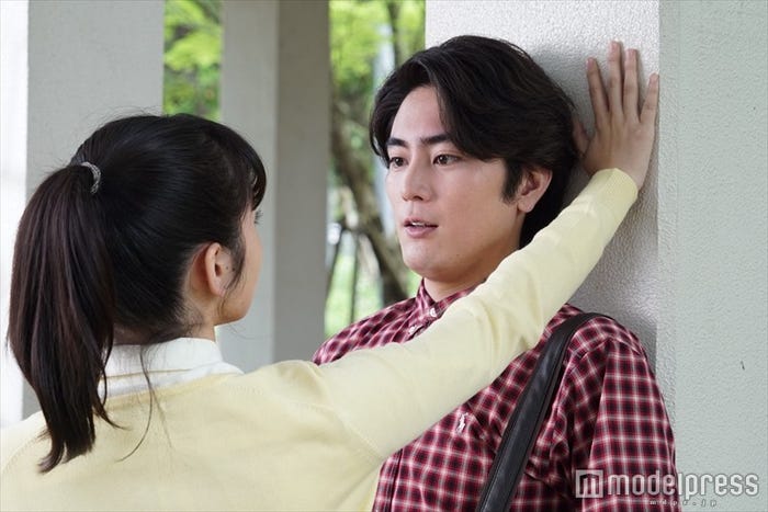 (左から)小松菜奈、間宮祥太朗(C)2016 森本梢子/集英社・映画「高台家の人々」製作委員会・BeeTV