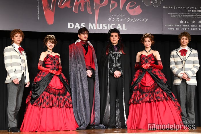 (左から)寺西拓人、中村麗乃、城田優、山口祐一郎、フランク莉奈、太田基裕(C)モデルプレス