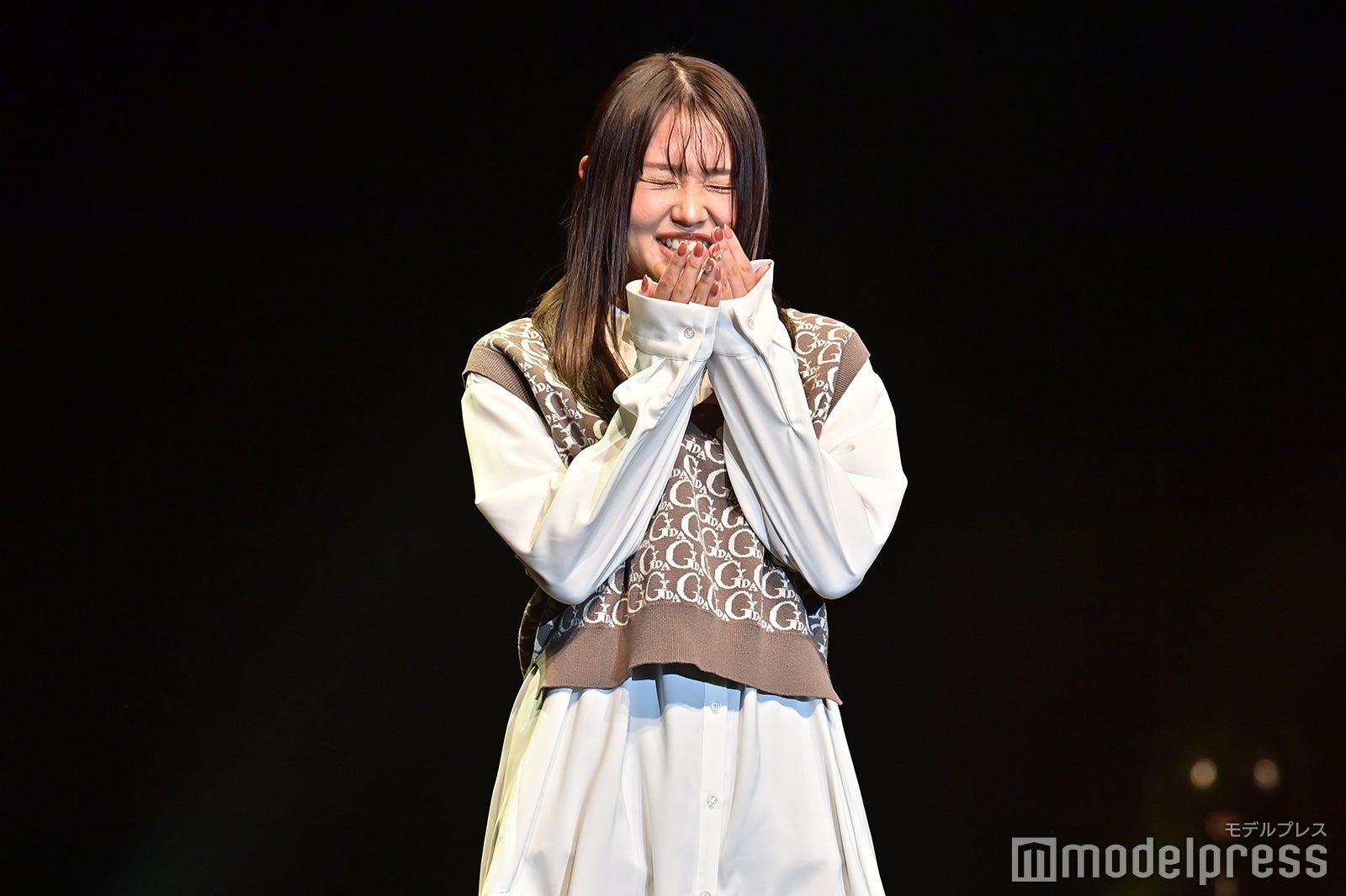 流那 （C）モデルプレス