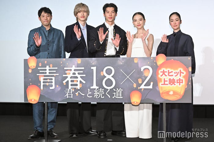 (左から)藤井道人監督、道枝駿佑、シュー・グァンハン、清原果耶、黒木華(C)モデルプレス