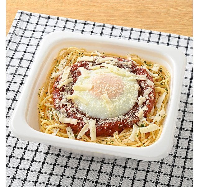 ファミリーマート　ファミマ　落合務シェフ監修　たまごとチーズのトマトパスタ