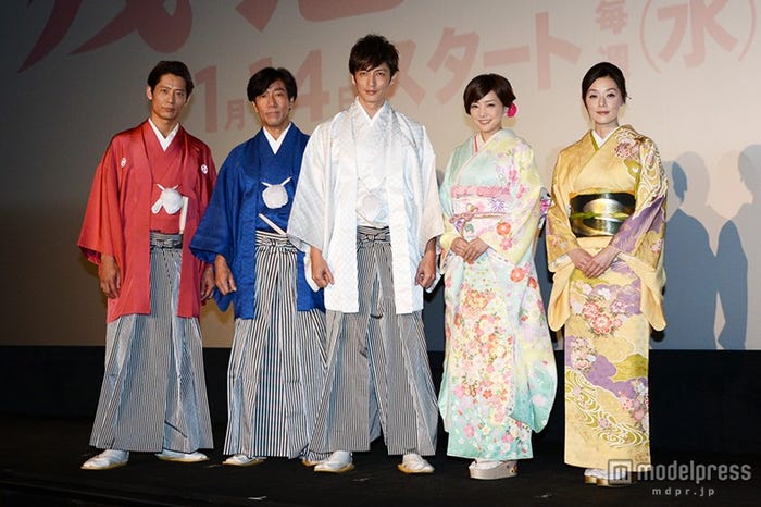 (左より)黒木啓司(EXILE)、岸谷五朗、玉木宏、倉科カナ、大塚寧々