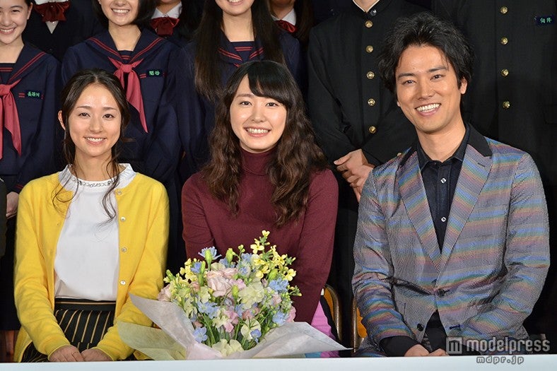 （左から）木村文乃、新垣結衣、桐谷健太