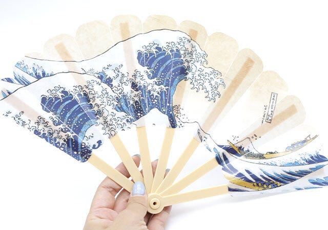 ダイソーの葛飾北斎の浮世絵モチーフのミニプラ扇子