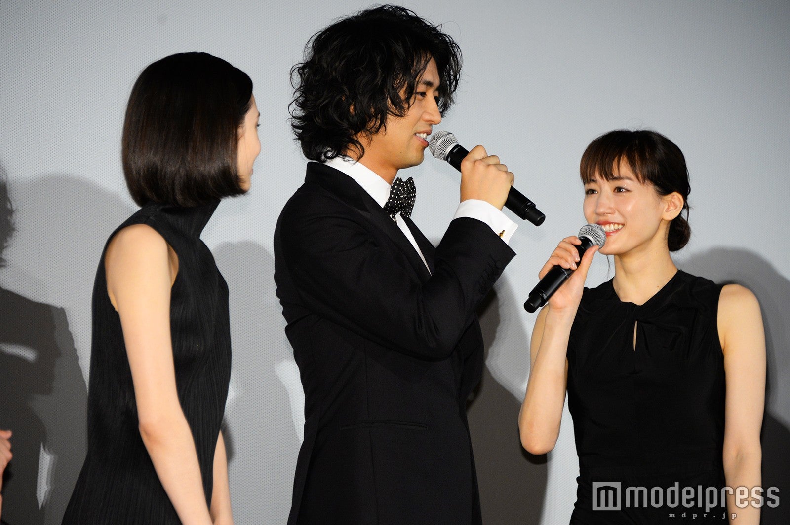 （左から）水原希子、斎藤工、綾瀬はるか（C）モデルプレス