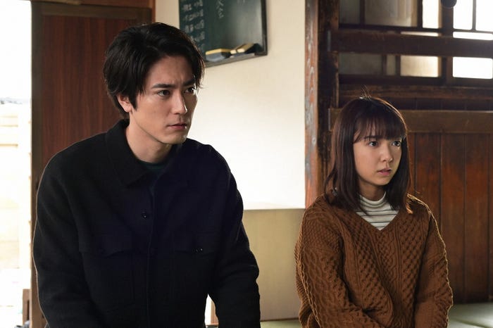 間宮祥太朗、上白石萌音「オー!マイ・ボス!恋は別冊で」第3話より(C)TBS