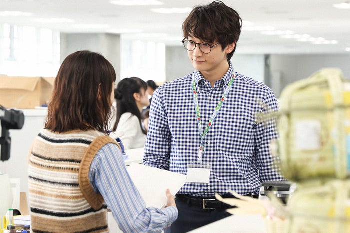 奈緒、小関裕太「あのクズを殴ってやりたいんだ」第1話(C)TBS