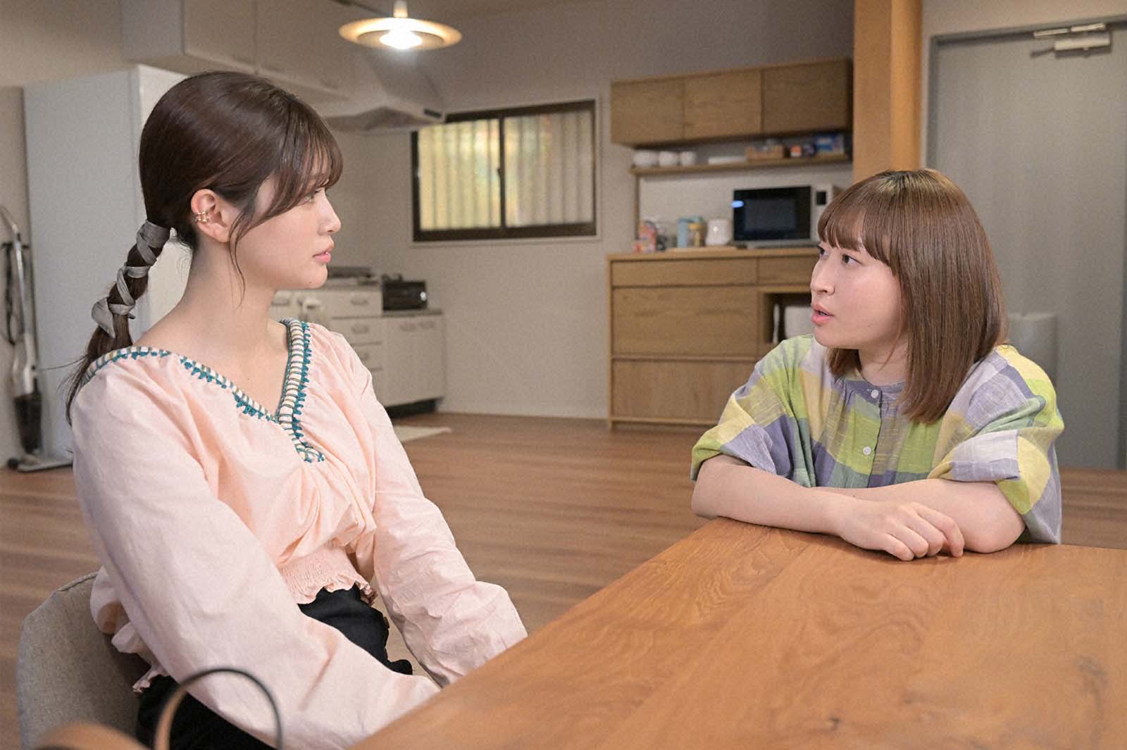 生見愛瑠、丸山礼「くるり～誰が私と恋をした？～」第10話より（C）TBS