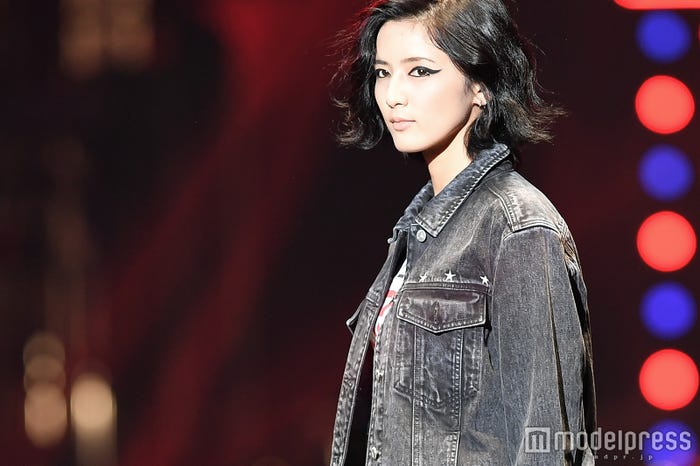 藤井萩花 (C)モデルプレス/「東京ガールズコレクション 2017 AUTUMN/WINTER」
