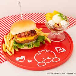 ASAHI×SO JUNG HWAN×ペックルのハンバーガー&アールグレイゼリーグラスプレート税込1,890円(C)2026 SANRIO CO., LTD. APPROVAL NO. L665024 (C)YG. All rights reserved.