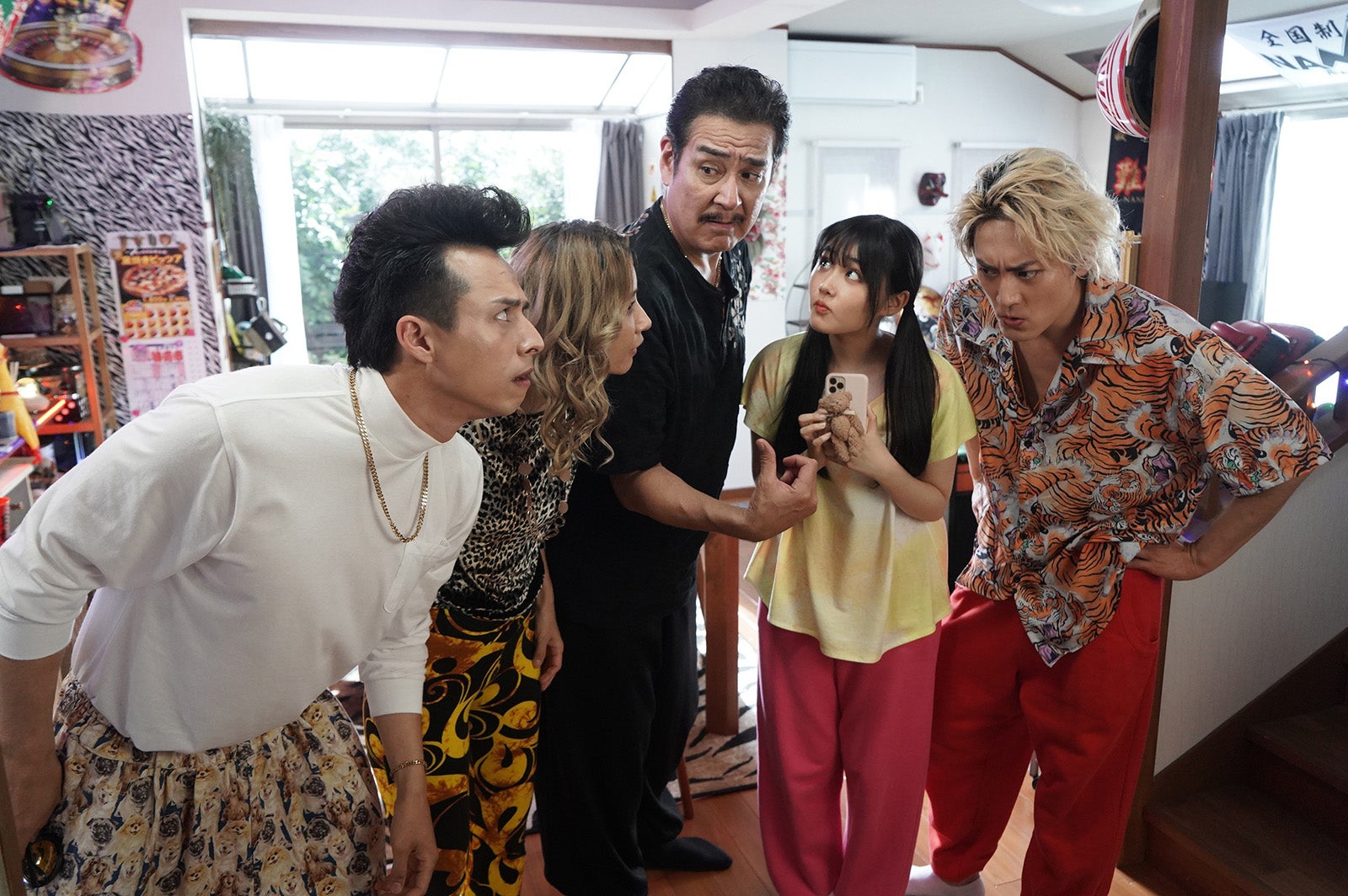 （左から）満島真之介、鈴木紗理奈、宇梶剛士、原菜乃華、間宮祥太朗／「ナンバMG5」特別編より（C）フジテレビ