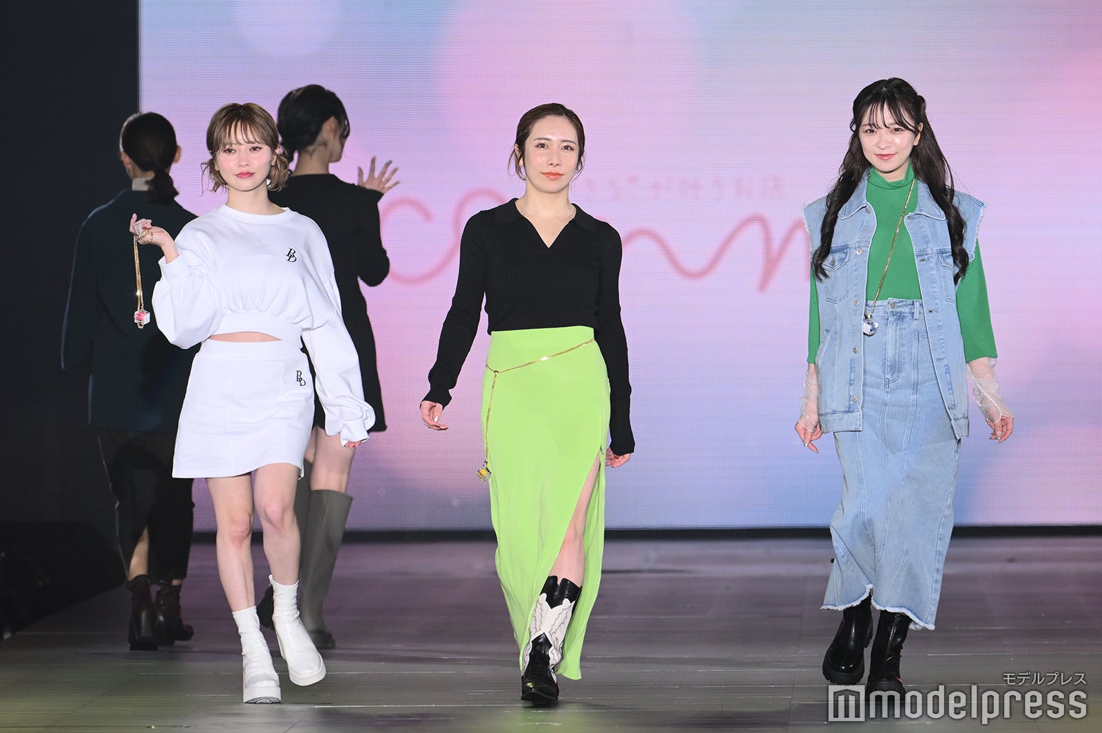 ヘラヘラ三銃士／まりな、ありしゃん、さおりん（C）モデルプレス