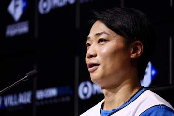 日本ハム・中島卓也 引退試合に球界から花ズラリ 中田翔氏、斎藤佑樹氏、ソフトバンク・小久保監督からも
