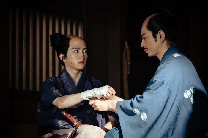 板垣李光人、松本潤「どうする家康」第31話より(C)NHK