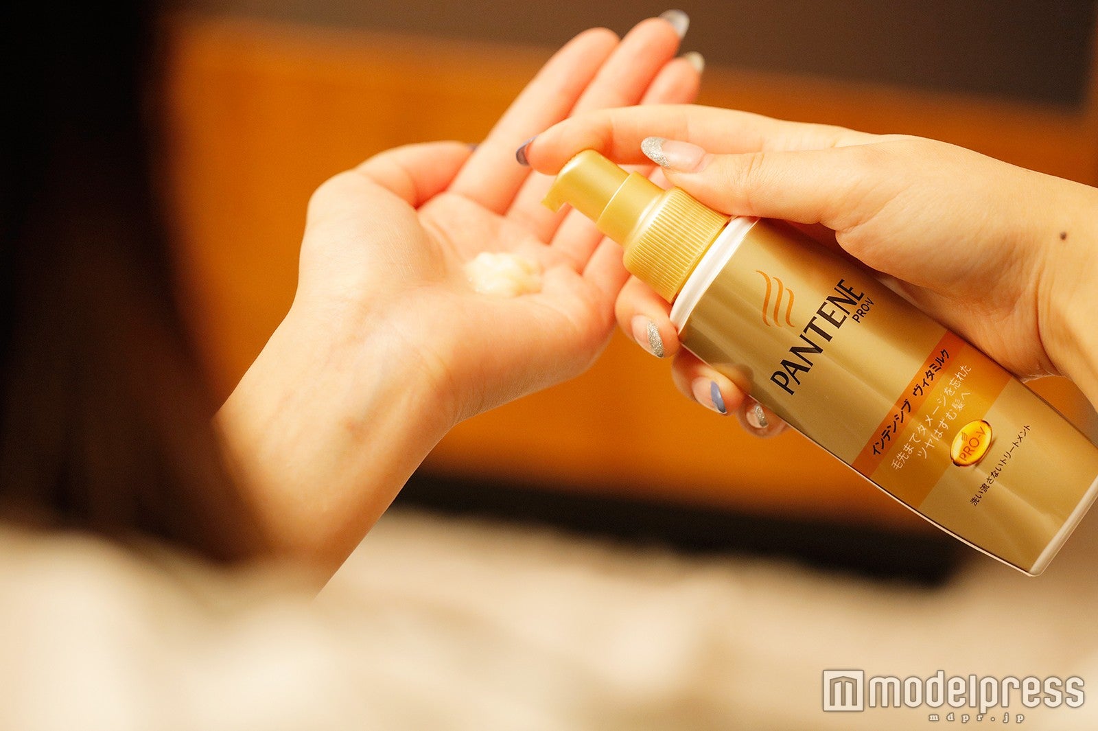 毎晩の1プッシュでまとまりの良いうるツヤ髪に（C）モデルプレス