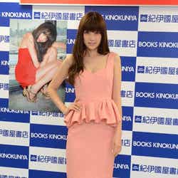 ため息が出るほど美しい“美長脚”を披露したヨンア