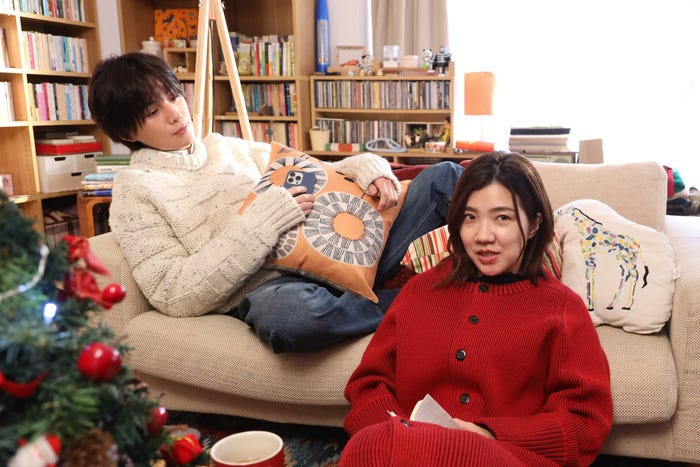 (左から)八木勇征、福田麻貴「婚活1000本ノック」第1話より(C)フジテレビ