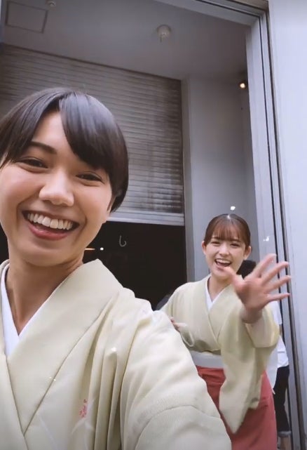 二階堂ふみ、松村沙友理と着物姿で“追いかけっこ”「プロミス・シンデレラ」オフショットが「癒やされる」と話題に