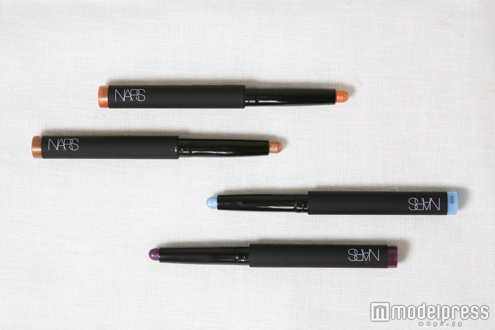 ベルベットシャドースティック（C）モデルプレス