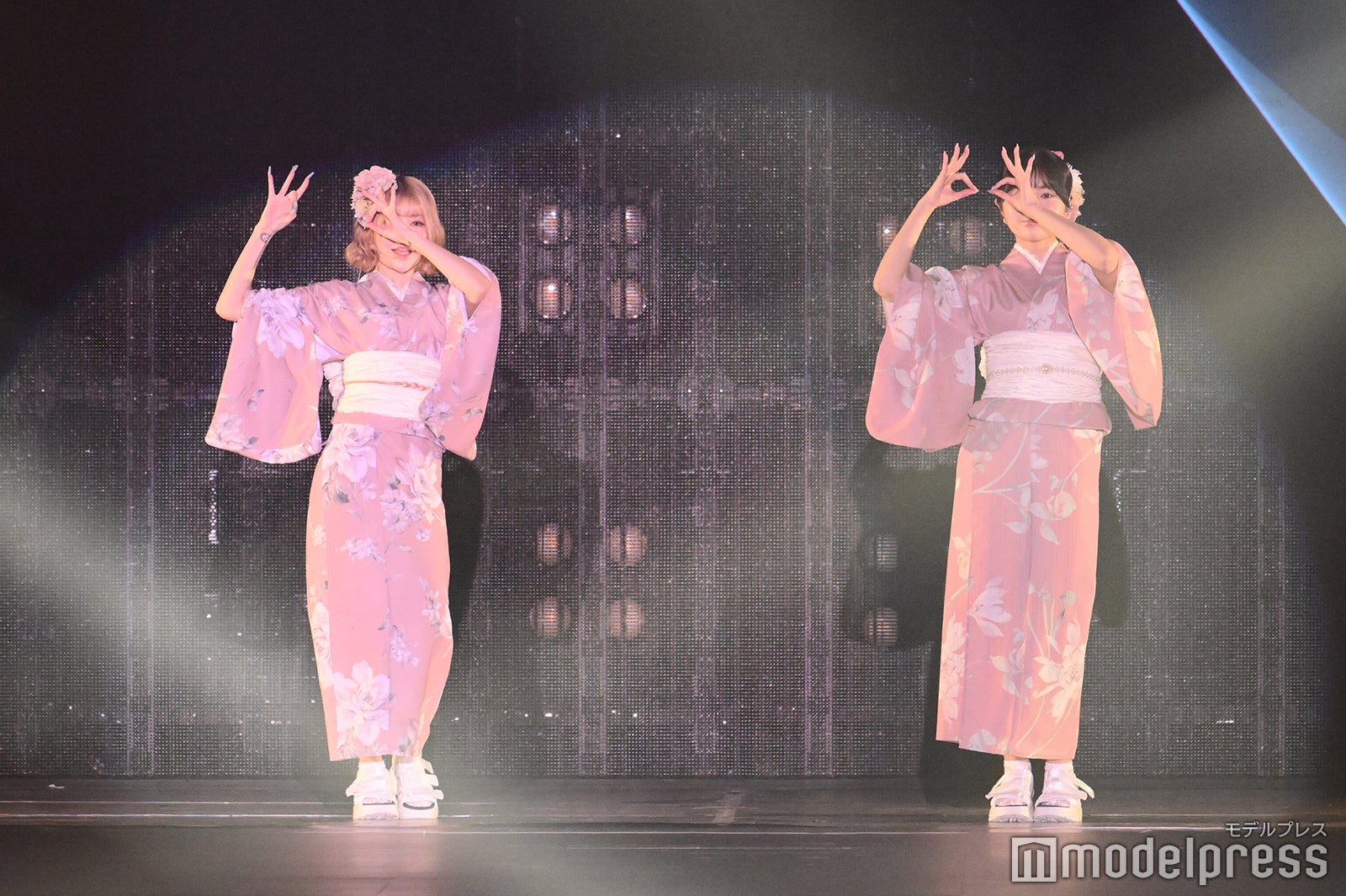 戦慄かなの、頓知気さきな「関コレ 2023 S／S」より（C）モデルプレス