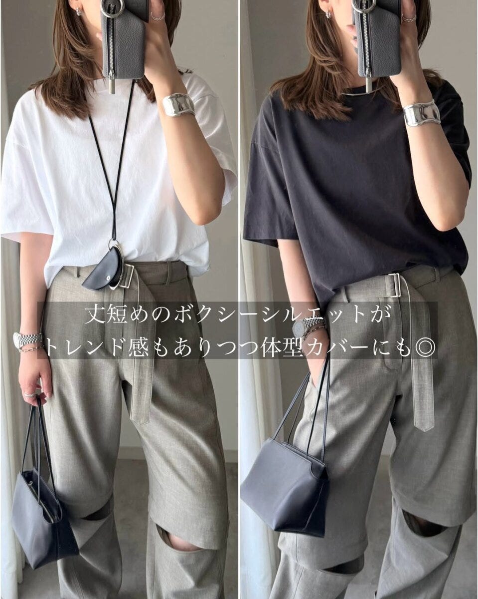 白と黒のTシャツを着た女性の上半身アップ比較 白と黒のTシャツを着た女性の上半身アップ比較